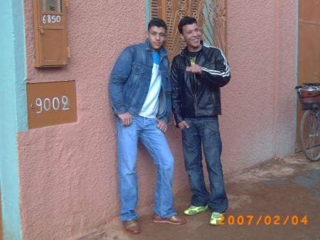 moi et omar  vive les amis